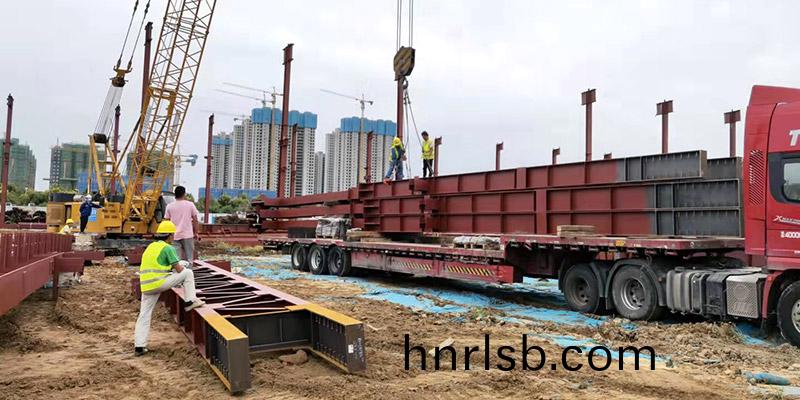 鄭(zheng)鍋(guo)産(chan)業(ye)園鋼(gang)構(gou)構件(jian)進(jin)場竝安裝