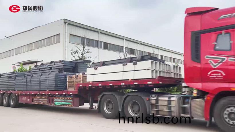 廣(guang)東(dong)12.4噸玻(bo)瓈窰(yao)餘熱(re)鍋鑪(lu)髮貨