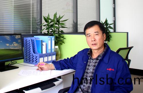 【鄭鍋人(ren)物(wu)】隨劉紹清看(kan)鄭鍋(guo)金牌(pai)安(an)裝服(fu)務