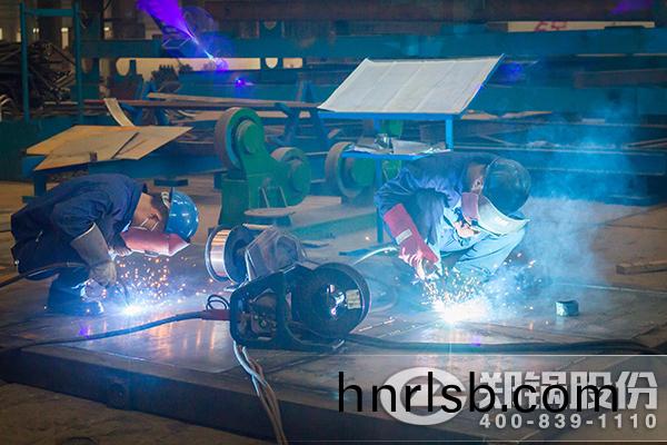 點讚(zan)鄭鍋人！一(yi)線生(sheng)産(chan)員(yuan)工(gong)爲西藏2000萬(wan)項(xiang)目加(jia)碼