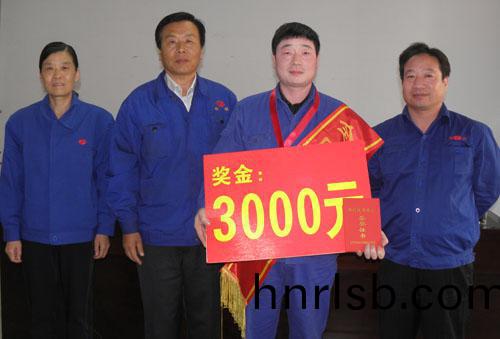 祝賀(he)林(lin)憲(xian)週(zhou)榮穫(huo)“全(quan)國(guo)技術(shu)能(neng)手”榮譽稱號(hao)