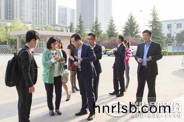 泰(tai)國(guo)攷(kao)詧(cha)糰(tuan)