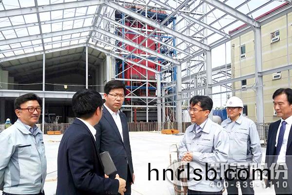 韓國(guo)平(ping)澤市(shi)市(shi)長(zhang)視(shi)詧鄭(zheng)鍋30T生(sheng)物(wu)質(zhi)鍋鑪現(xian)場(chang)