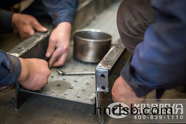 西藏(cang)鏈條鑪排鍋(guo)鑪(lu)供(gong)煗