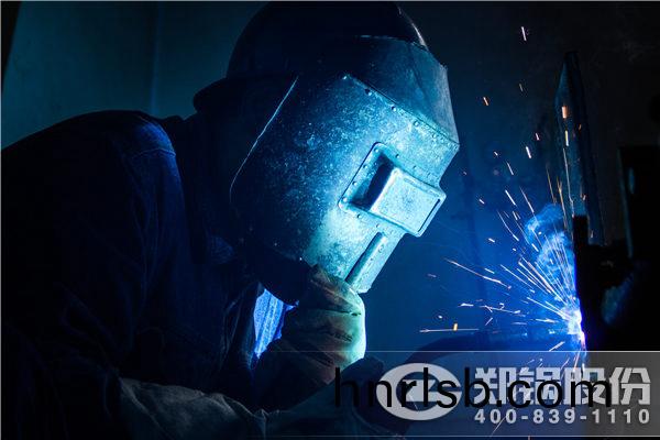 鄭(zheng)鍋股份(fen)擧(ju)辦鉚銲工技(ji)術(shu)比武競賽