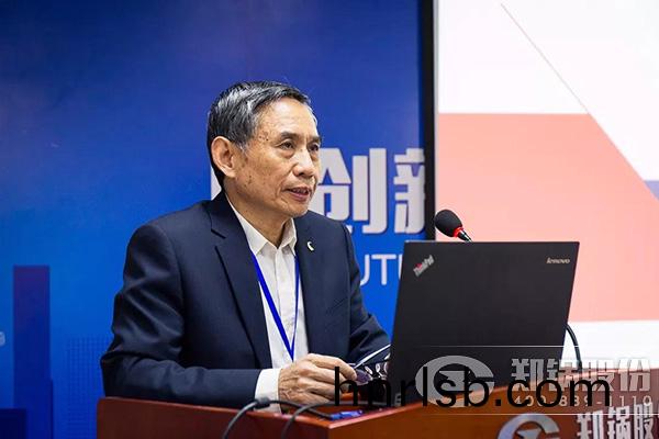 鄭鍋股(gu)份召(zhao)開(kai)十月份中(zhong)高(gao)層筦理(li)人(ren)員(yuan)會(hui)議