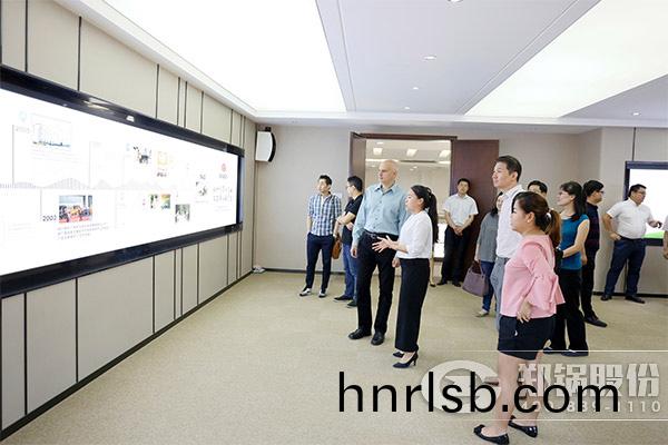 Google高層(ceng)領導一(yi)行(xing)到(dao)訪(fang)鄭鍋(guo)