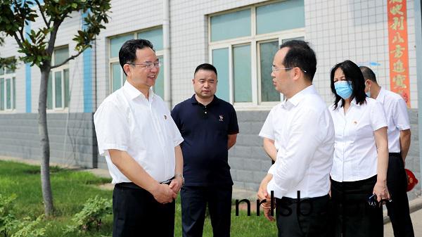 鄭(zheng)州(zhou)市委常(chang)委(wei)、市紀(ji)委(wei)書記杜新軍(jun)一行蒞(li)臨鄭鍋調研(yan)指導工作(zuo)