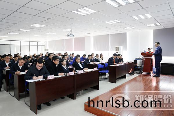 鄭鍋(guo)股(gu)份擧行(xing)2016年(nian)終(zhong)總結暨(ji)2017工(gong)作部(bu)署大會(hui)