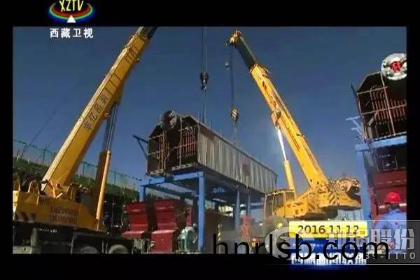 阿(a)裏(li)地(di)區(qu)25噸鏈(lian)條熱水鍋(guo)鑪供(gong)煗(nuan)