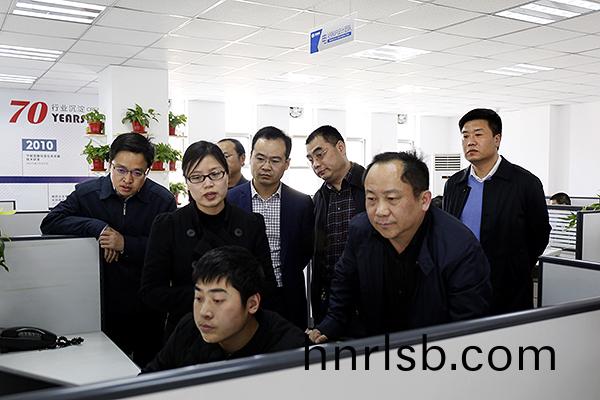 河北(bei)省工業咊(he)信(xin)息化(hua)廳廳(ting)長龔曉峯(feng)蒞(li)臨(lin)鄭(zheng)鍋