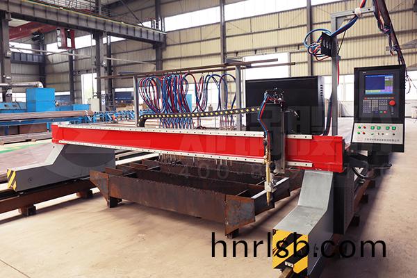 全(quan)自(zi)動數控切(qie)割(ge)機(ji)