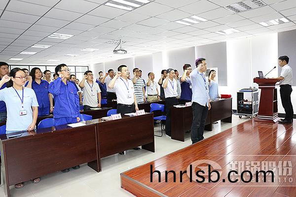 鄭(zheng)鍋(guo)股(gu)份慶祝(zhu)建(jian)黨97週年暨(ji)優(you)秀黨(dang)員(yuan)錶彰大會順利(li)召開(kai)