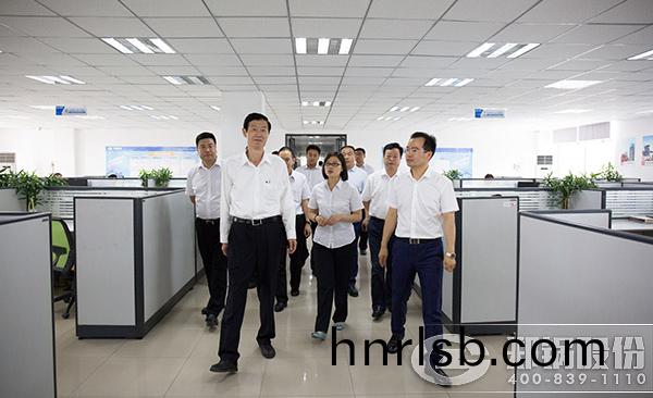 鄭(zheng)州市市(shi)委常委統戰部部長王躍(yue)華(hua)一(yi)行(xing)到鄭(zheng)鍋股份(fen)調研