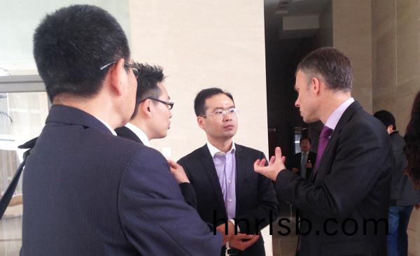 董(dong)事(shi)長(zhang)與(yu)穀(gu)謌大中(zhong)華(hua)區總(zong)裁(cai)Scott交流