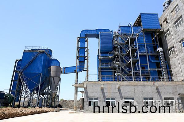 大型(xing)生物質(zhi)燃料髮(fa)電鍋鑪設備(bei)生(sheng)産(chan)廠(chang)傢(jia)