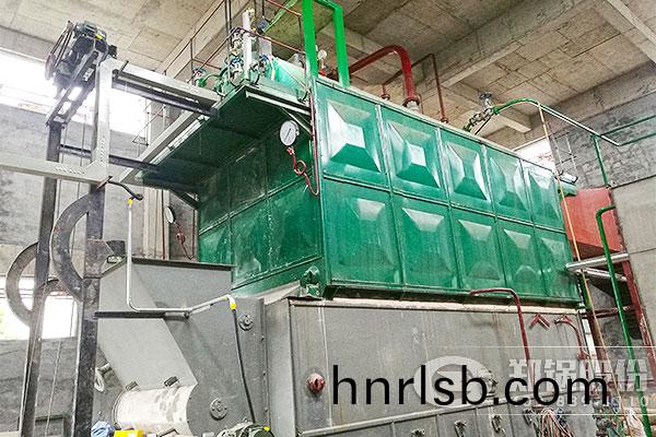 福建霤(liu)霤6噸快組(zu)裝(zhuang)鏈條(tiao)生(sheng)物質(zhi)鍋鑪(lu)項(xiang)目(mu)