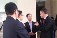 董(dong)事長與穀(gu)謌大中華(hua)區(qu)總(zong)裁(cai)Cort交流(liu) -1