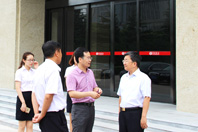 河南(nan)省商(shang)務廳副廳長(zhang)張雷明蒞(li)臨(lin)鄭鍋(guo)調研(yan) -1