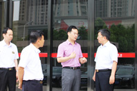 河南(nan)省(sheng)商(shang)務廳(ting)副廳(ting)長(zhang)張雷(lei)明蒞(li)臨(lin)鄭(zheng)鍋調研 -2