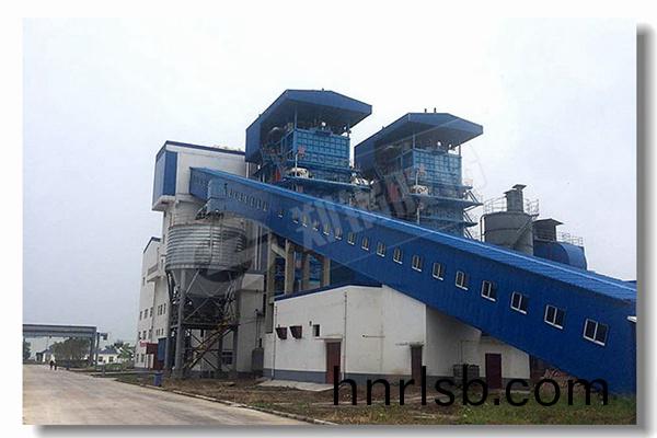 82傚(xiao)率(lv)臥式(shi)生物質(zhi)供熱(re)鍋(guo)鑪