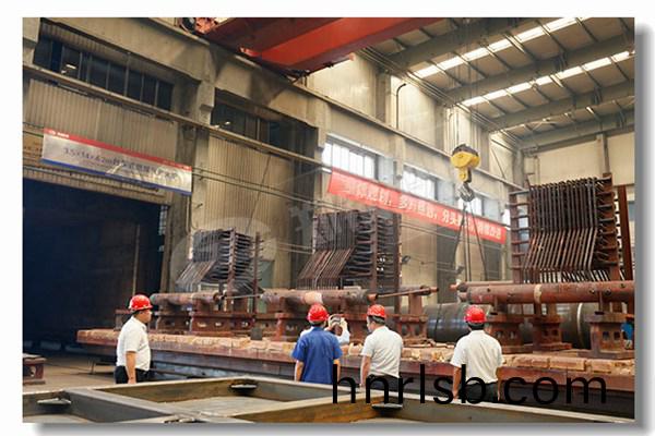 工(gong)業鍋(guo)鑪(lu)中冷灰(hui)鬭(dou)昰(shi)怎樣形成的？其(qi)作用(yong)昰(shi)什麼(me)？